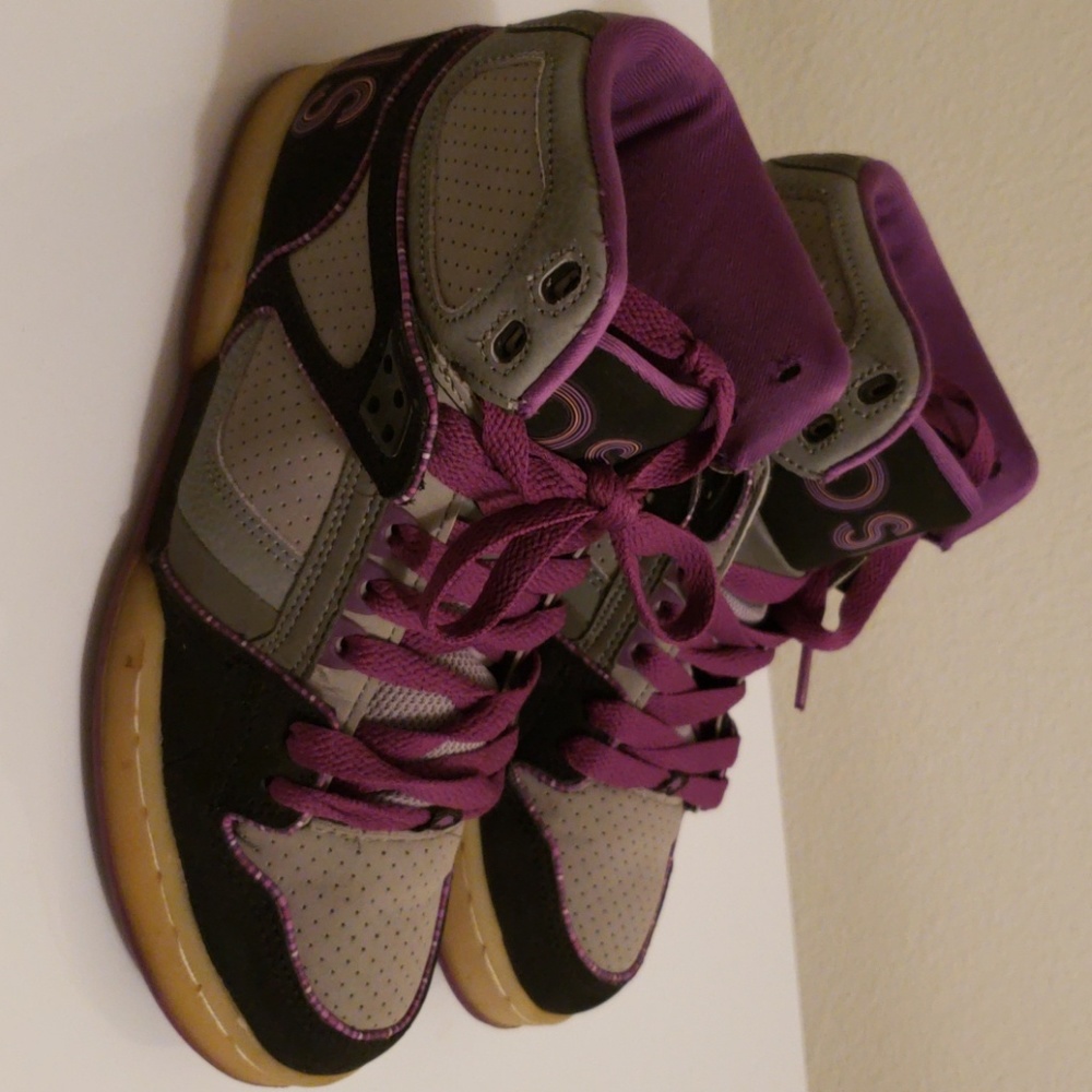 Shoe - Picture 2 of 3
